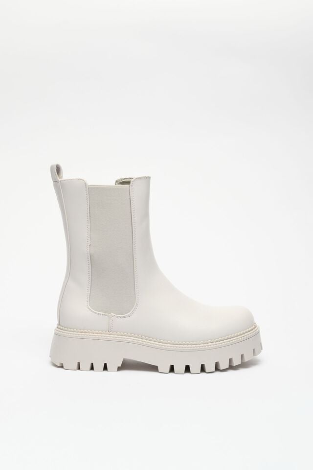 White Women Garage Steve Madden Briona Lug Sole Chelsea Boots | A-6290174