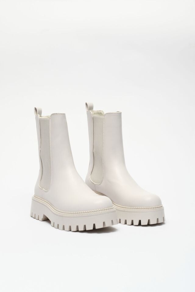 White Women Garage Steve Madden Briona Lug Sole Chelsea Boots | A-6290174